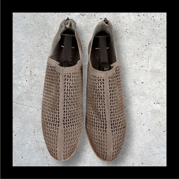 VINCE CAMUTO Paleta Dark Brown/Grey Perforated Nubuck Bootie | US Size 9 (S274) - Picture 5 of 9